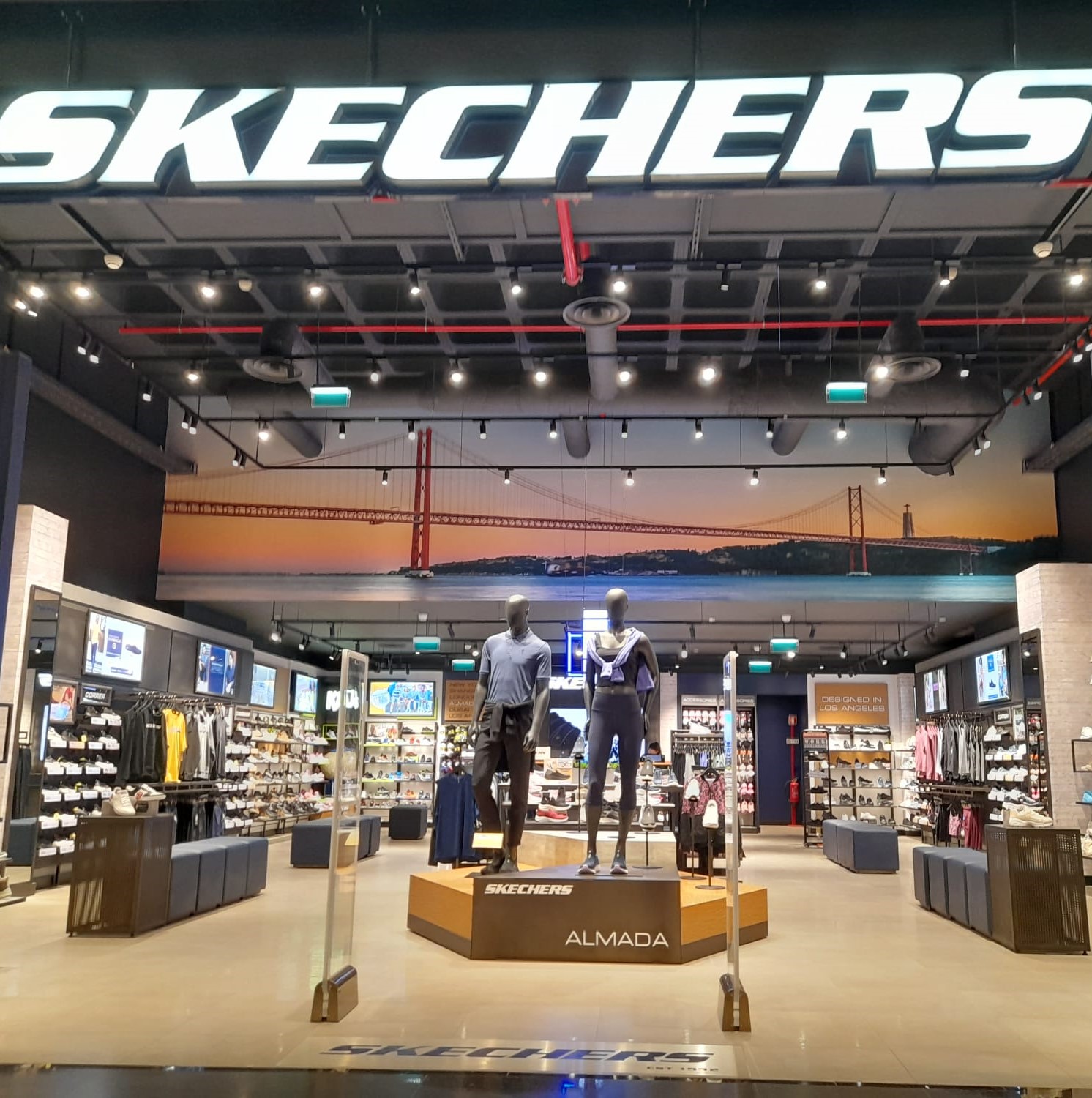 SKECHERS ALMADA