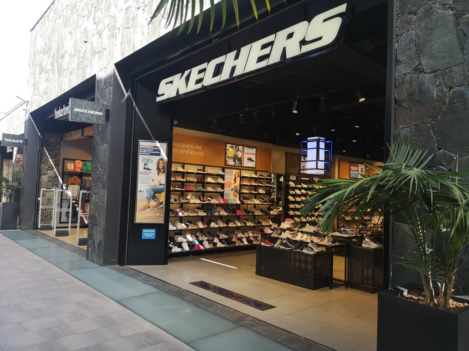 SKECHERS MOGAN MALL