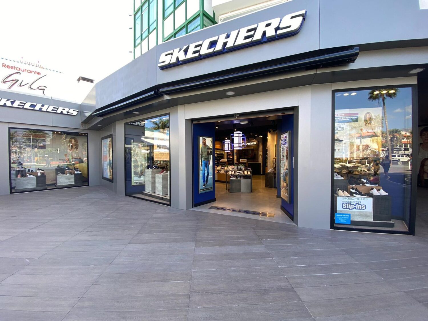 SKECHERS PARQUE SANTIAGO 4