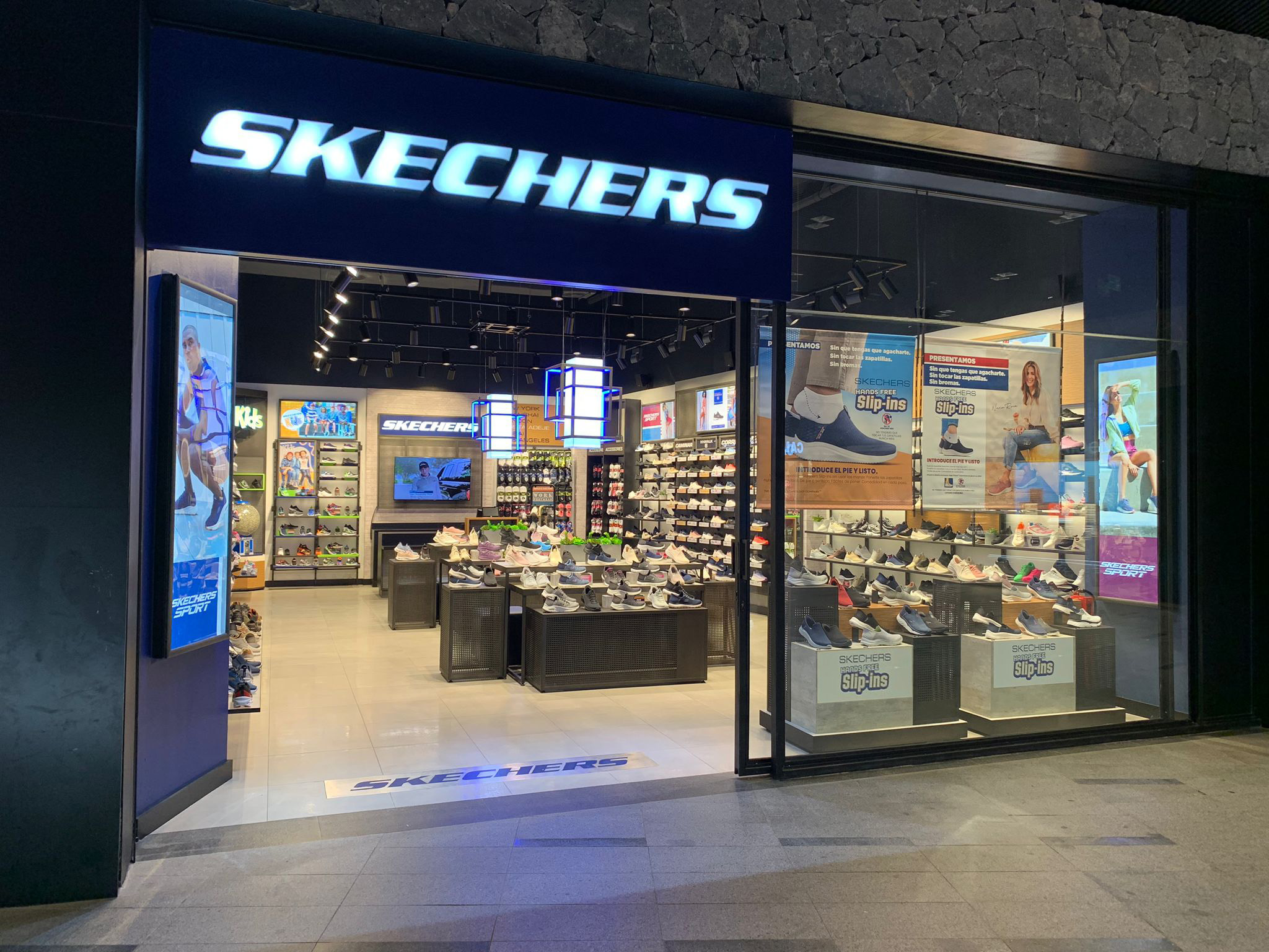 SKECHERS SIAM MALL