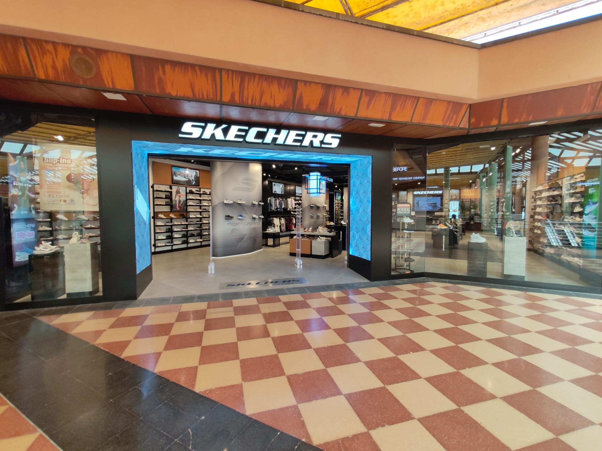 SKECHERS VARADERO
